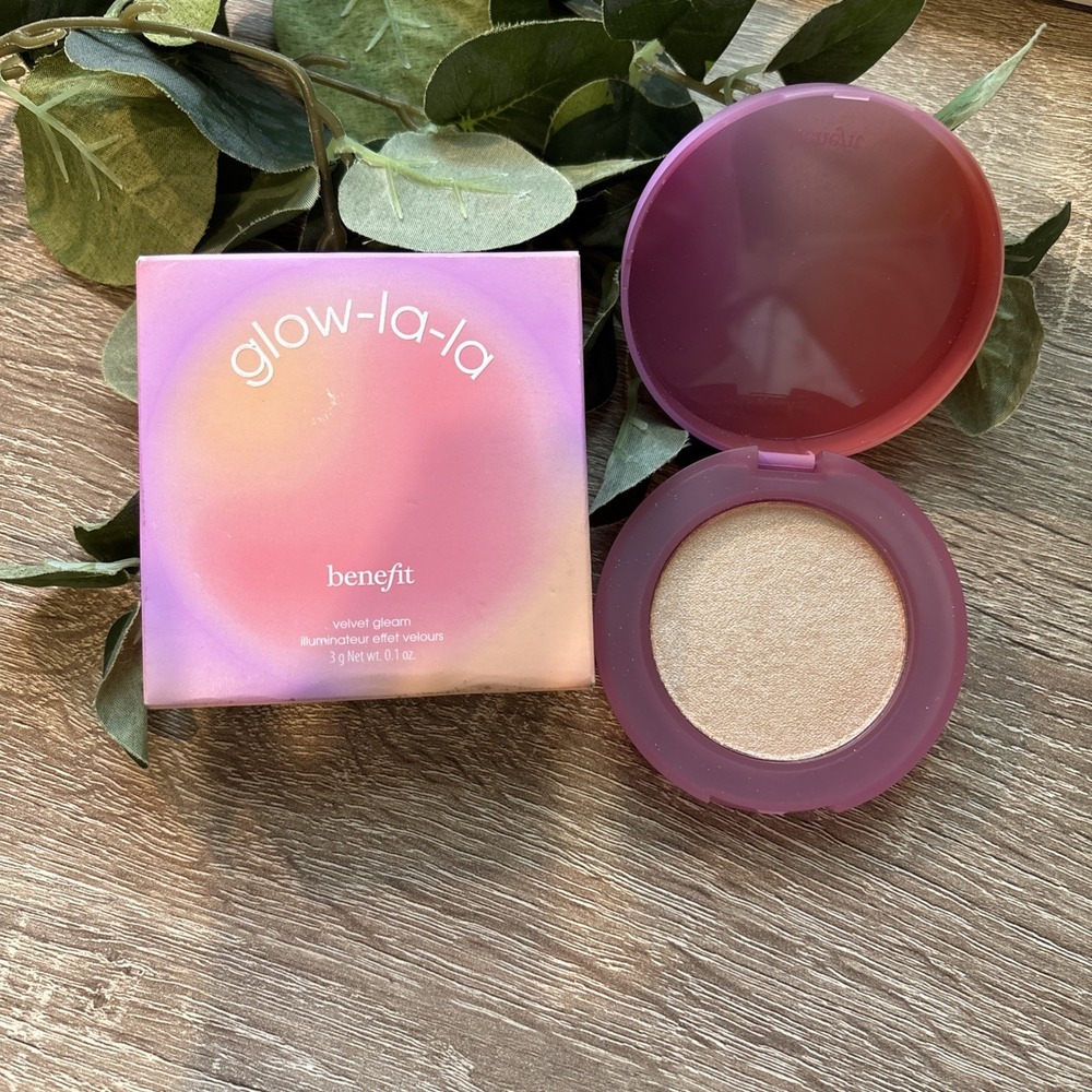 BRAND NEW IN BOX Benefit Glow La La Velvet Gleam Hghlighter-Luna. Full Size.